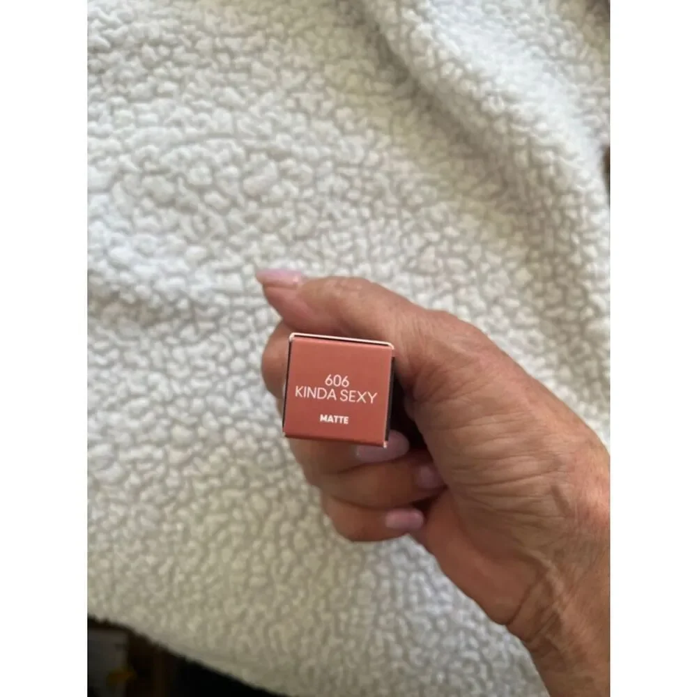 MACximal  Matte Lipstick -kinda sexy